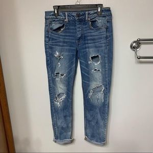 AE Light-wash Ripped Demin Tomgirl Jeans